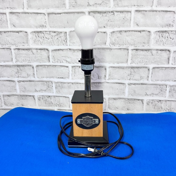 |•HARLEY-DAVIDSON•| Small Woodgrain Lamp Metal HD Logo - Picture 1 of 10